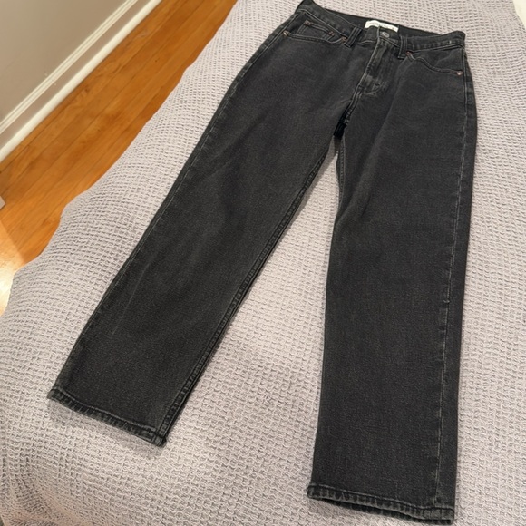 Abercrombie & Fitch Ankle Straight Ultra High Rise Size 26/2 Short in Black - Picture 5 of 5
